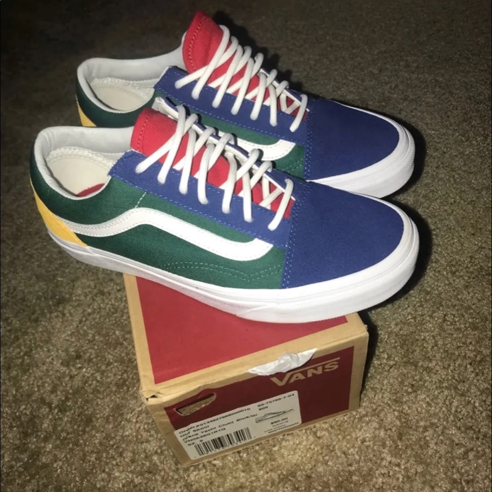 Yacht club vans